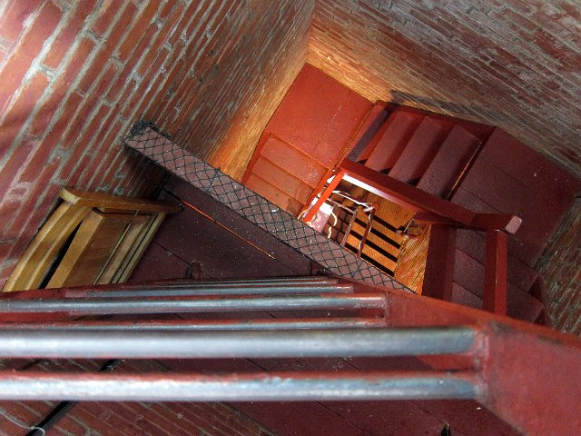 IMG_3894b.jpg - Five flights of stairs, a 6-foot ladder and a small hatch door in the floor of the lens room and we had arrived!
