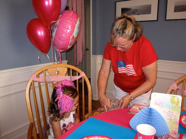 IMG_0759.jpg - Nana and Catherine organize the birthday money she received â¦ thanks everyone!