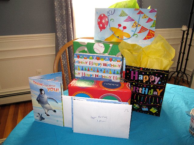 IMG_0565.jpg - And a few more gifts too ...