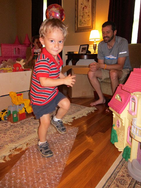 IMG_7377.jpg - Meanwhile, Nathan made it his job to take care of all the bubble wrap.