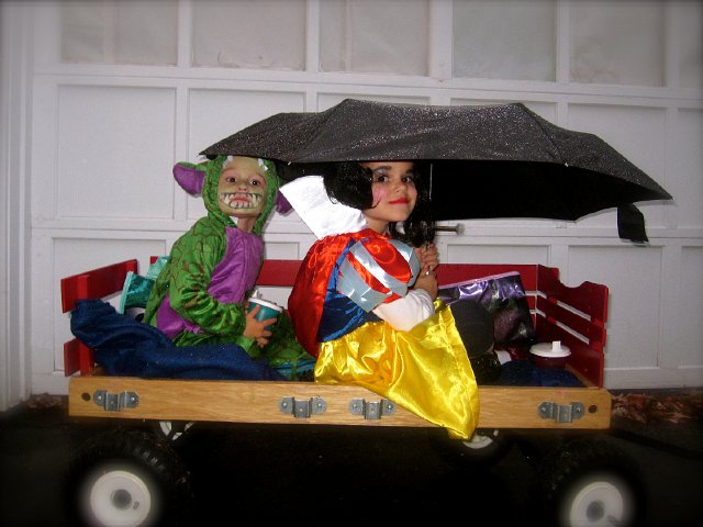 IMG_8682.jpg - Off we go ... Snow White was in charge of the umbrella, our lil dragon controlled the flashlight & Mama pulled the wagon!  Happy Halloween!!
