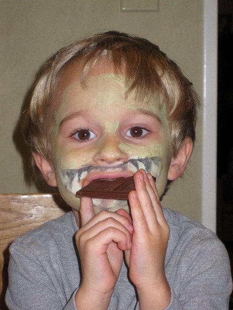 IMG_8685.jpg - The night ends with a Hershey bar treat, yum!