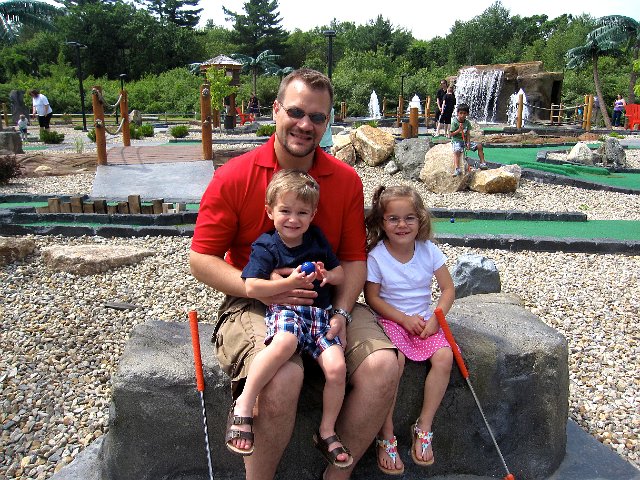 IMG_6490.jpg - Our 2nd year in a row (guess we're starting a tradition) where we celebrate Nathan's day with one of his favorite things, miniature golf.