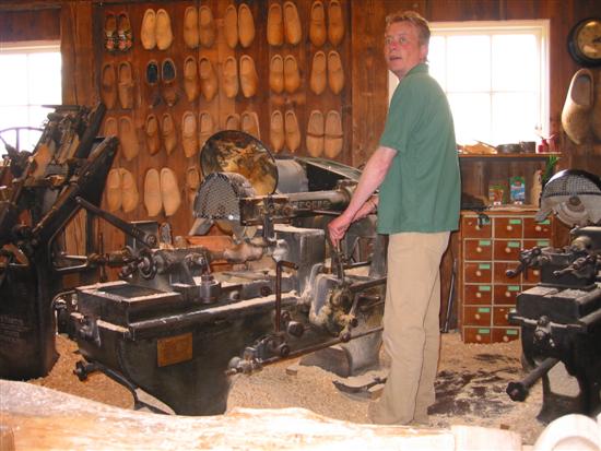 clogmaker03.jpg