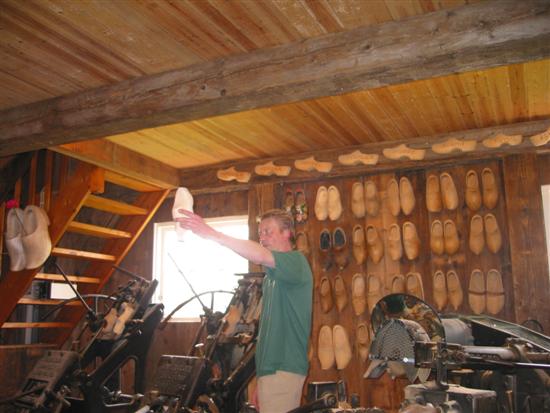 clogmaker05.jpg