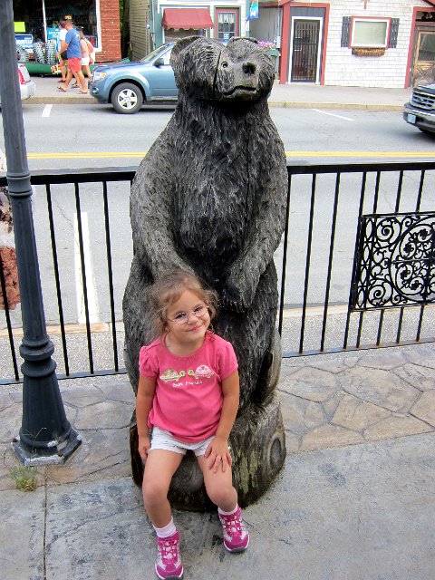 IMG_5272.jpg - While out exploring we stopped in a cute town of Woodstock for lunch, window shopping, ice cream and even again the next morning for breakfast.