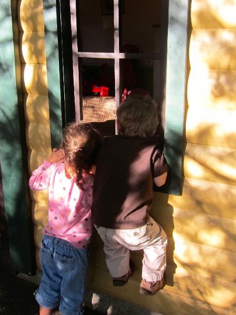 IMG_4943.jpg - Catherine & Nathan wanted to try to get a better view of the big, bad wolf.