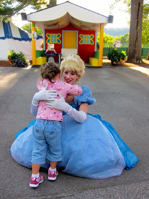 IMG_4978.jpg - One of Catherine's FAVORITE moments!  (She didn't want to let go!!)